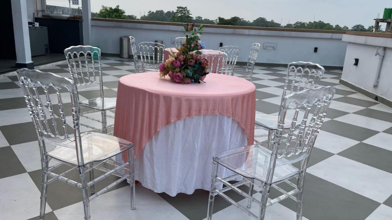 The Dibrugarh Address Hotell Exteriör bild