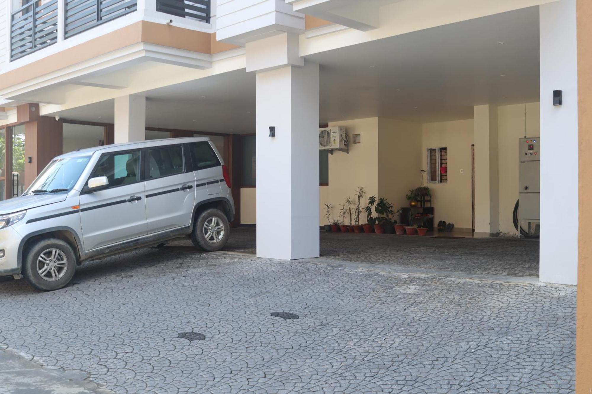 The Dibrugarh Address Hotell Exteriör bild