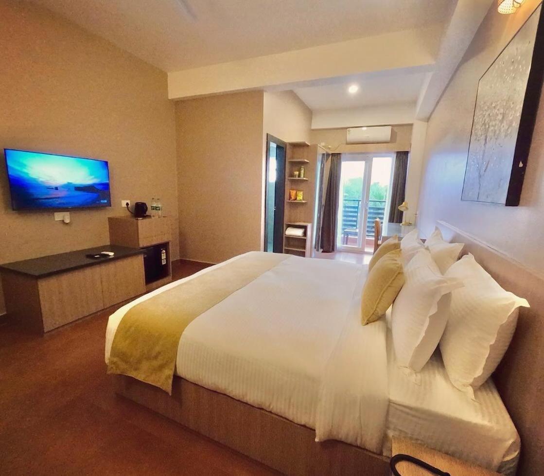 The Dibrugarh Address Hotell Exteriör bild