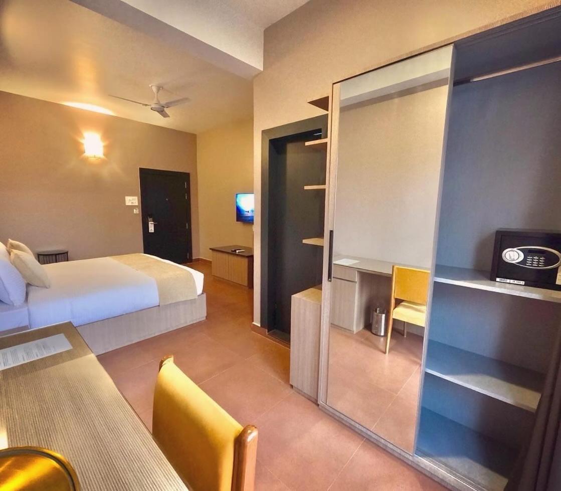 The Dibrugarh Address Hotell Exteriör bild