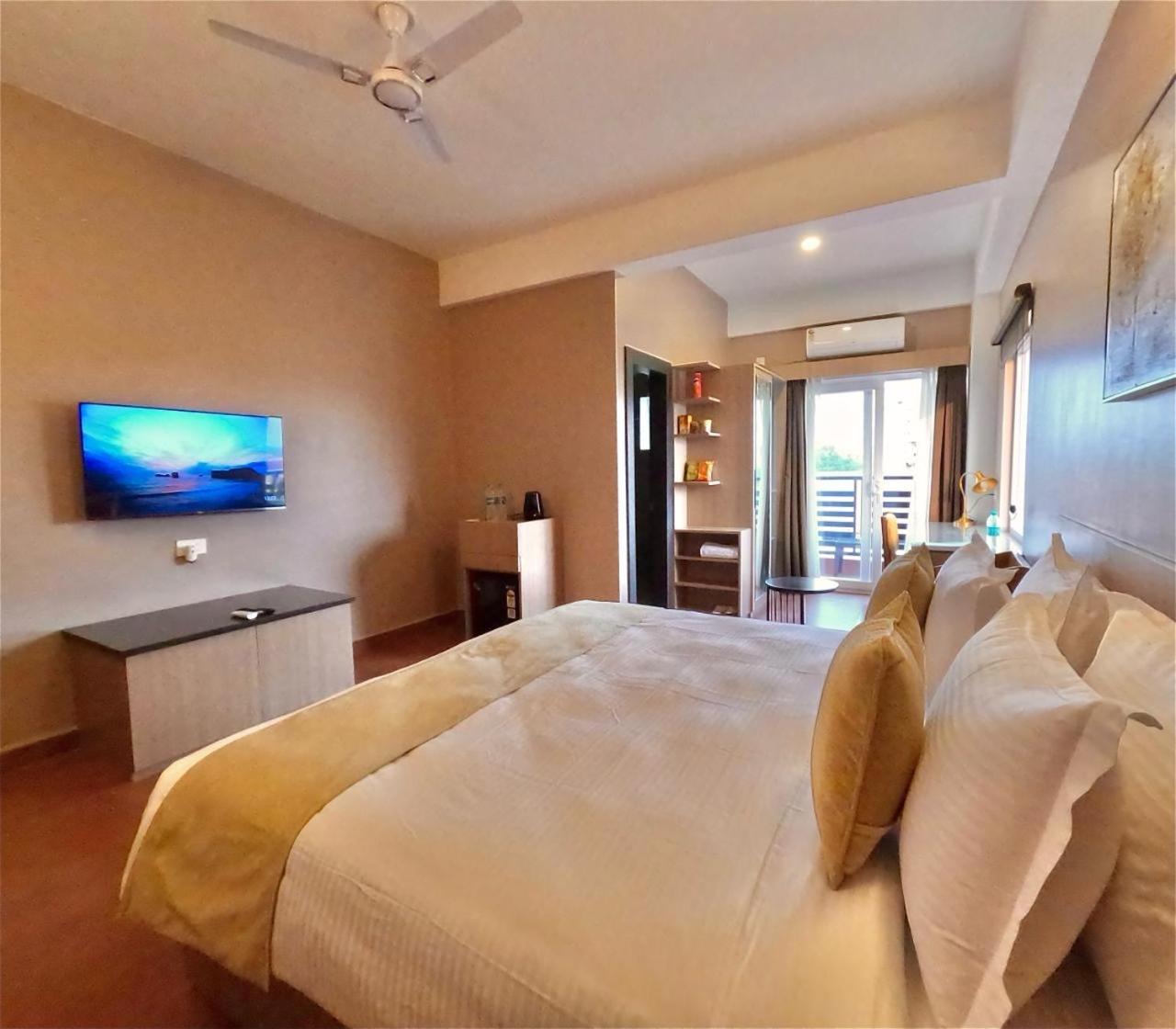 The Dibrugarh Address Hotell Exteriör bild